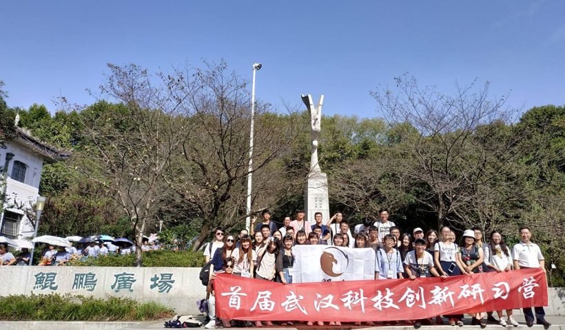 鯤鵬會在鯤鵬廣場合照